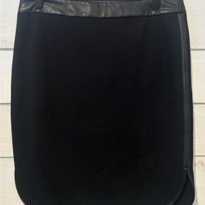 LOFT Womens Mini Skirt Petites
8P  Black Faux Leather Trim . Never worn!